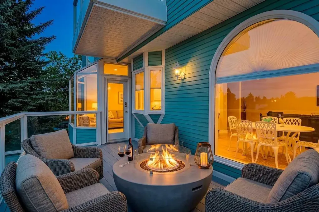 523 Scimitar Bay NW Calgary AB T3L 1S6