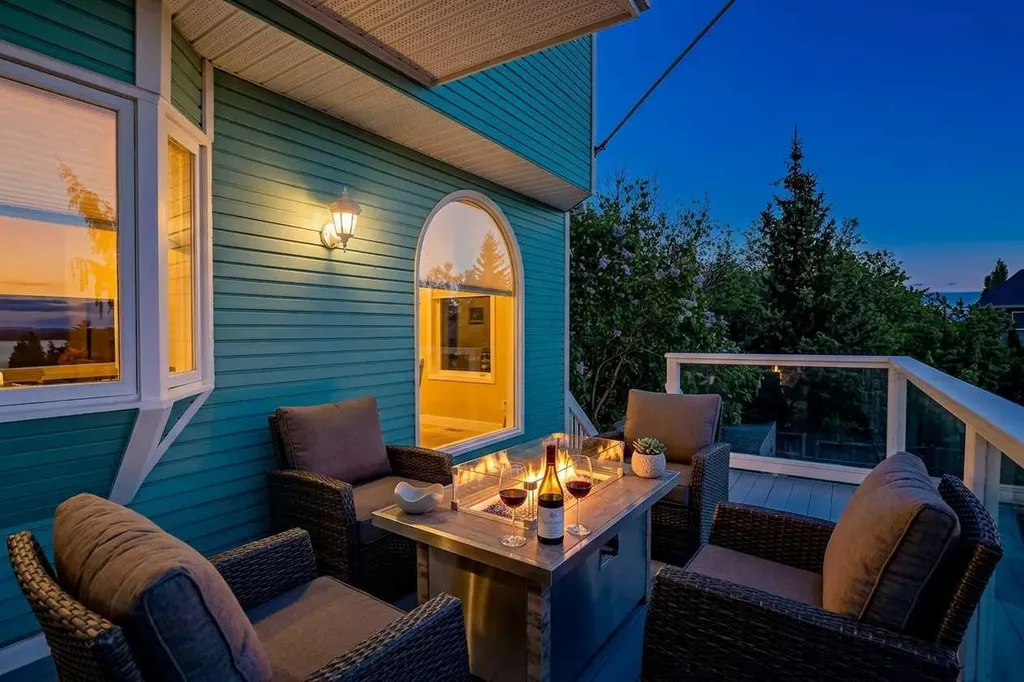 523 Scimitar Bay NW Calgary AB T3L 1S6