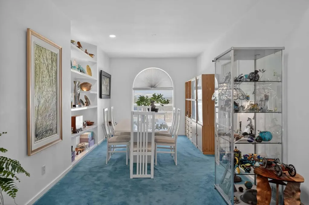 523 Scimitar Bay NW Calgary AB T3L 1S6