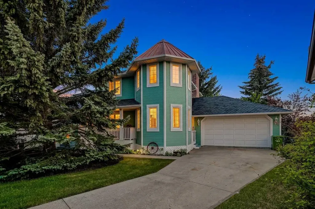523 Scimitar Bay NW Calgary AB T3L 1S6