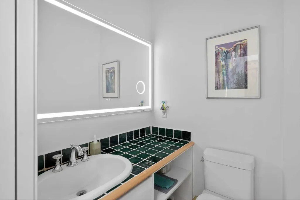 523 Scimitar Bay NW Calgary AB T3L 1S6