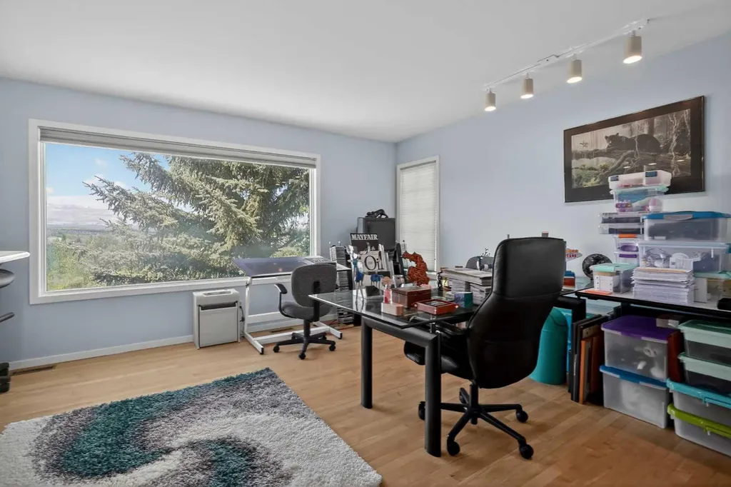 523 Scimitar Bay NW Calgary AB T3L 1S6