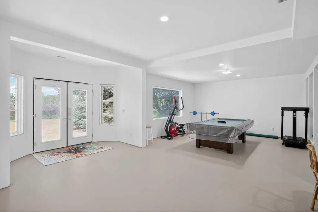 523 Scimitar Bay NW Calgary AB T3L 1S6