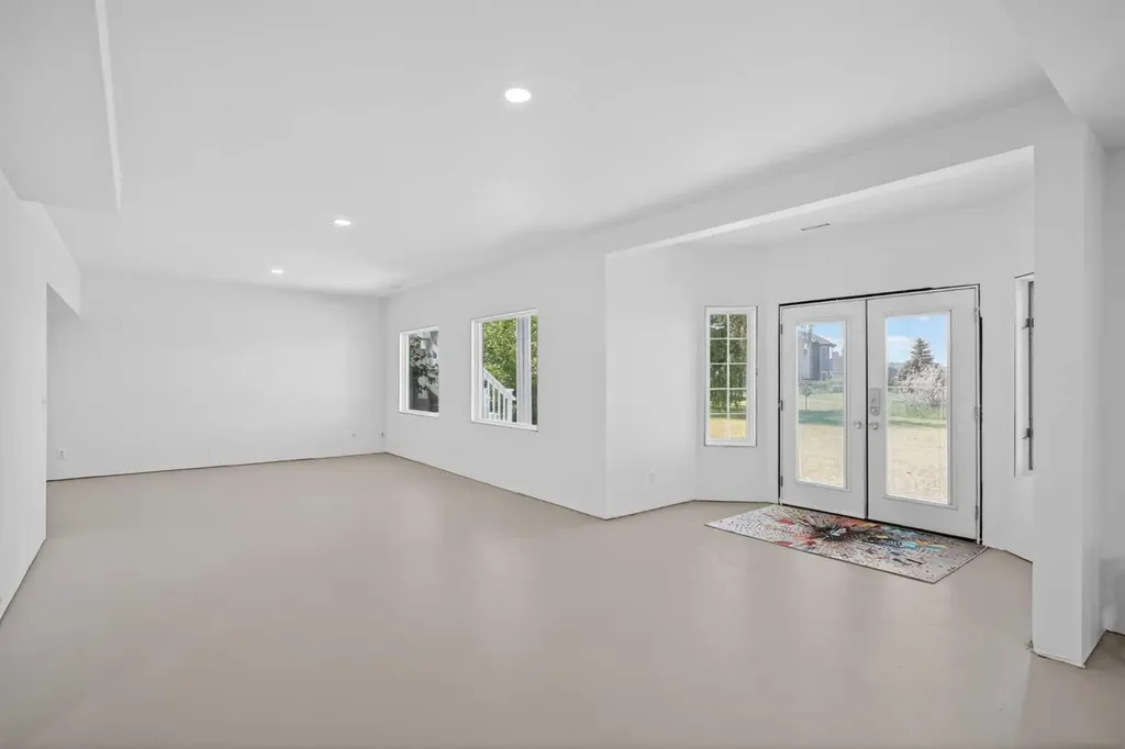 523 Scimitar Bay NW Calgary AB T3L 1S6