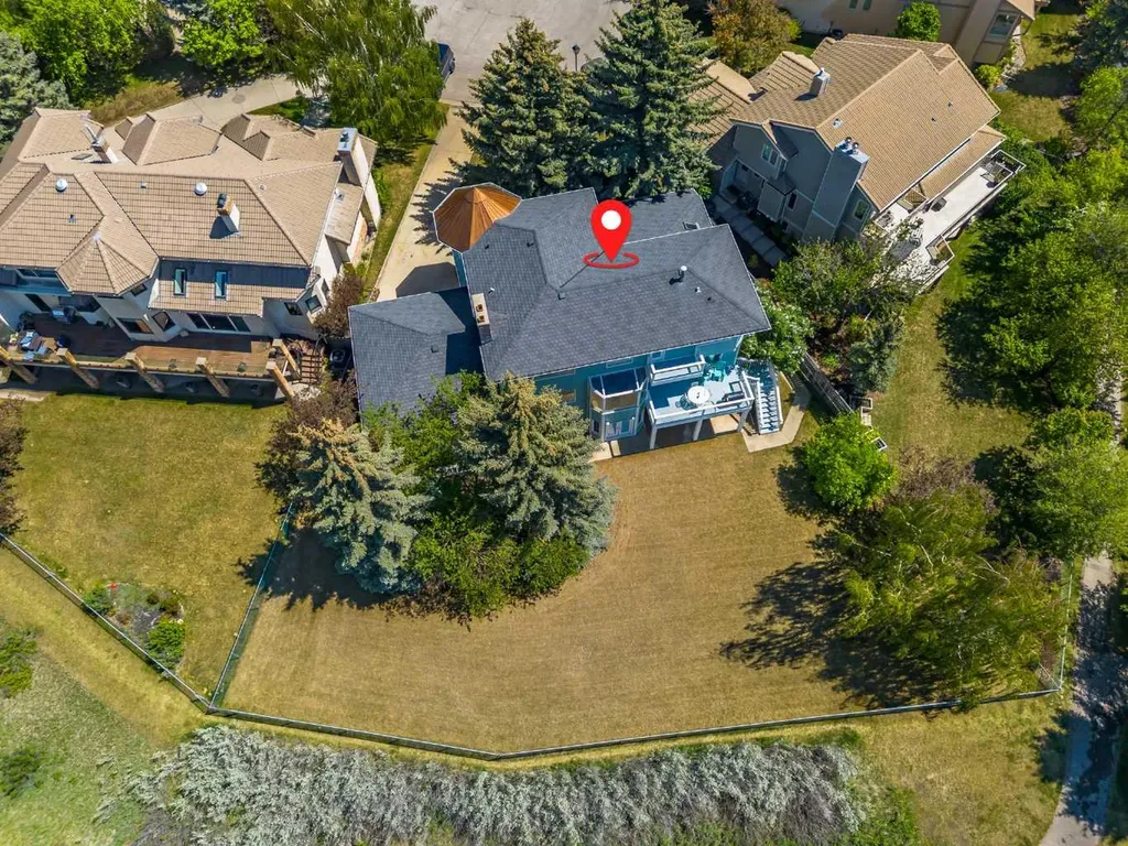 523 Scimitar Bay NW Calgary AB T3L 1S6