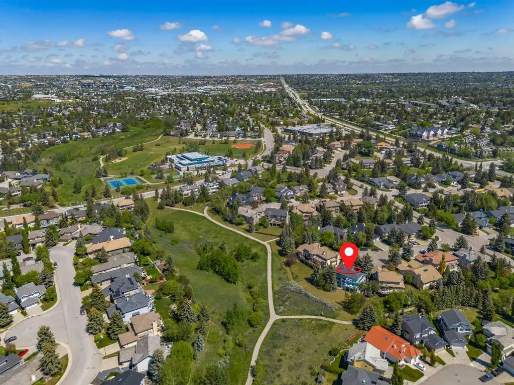 523 Scimitar Bay NW Calgary AB T3L 1S6