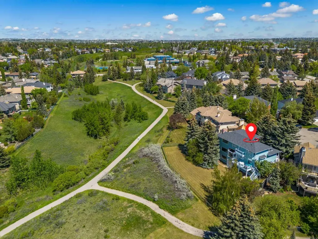 523 Scimitar Bay NW Calgary AB T3L 1S6