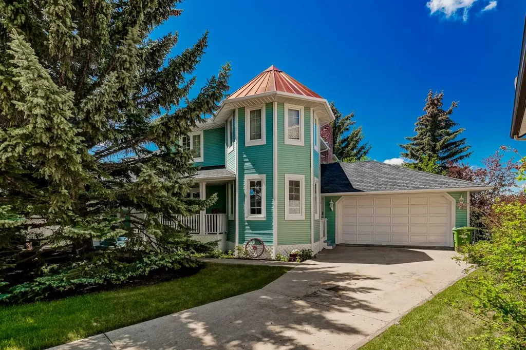 523 Scimitar Bay NW Calgary AB T3L 1S6
