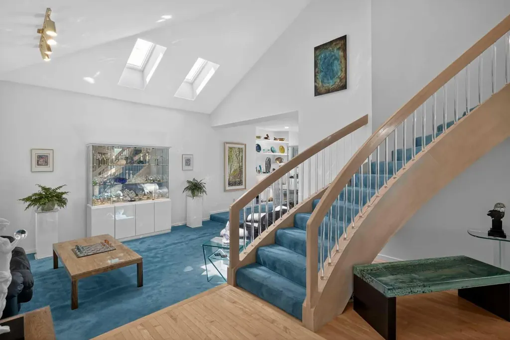 523 Scimitar Bay NW Calgary AB T3L 1S6