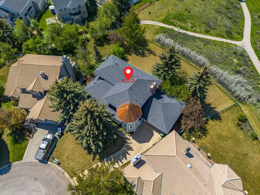 523 Scimitar Bay NW Calgary AB T3L 1S6
