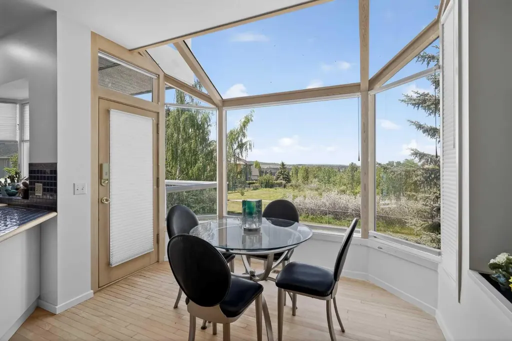 523 Scimitar Bay NW Calgary AB T3L 1S6