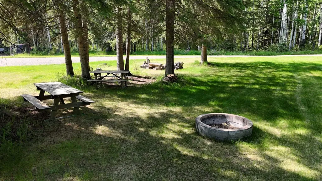 16203B Hwy 748 E Rural Yellowhead County AB T7E 3V6