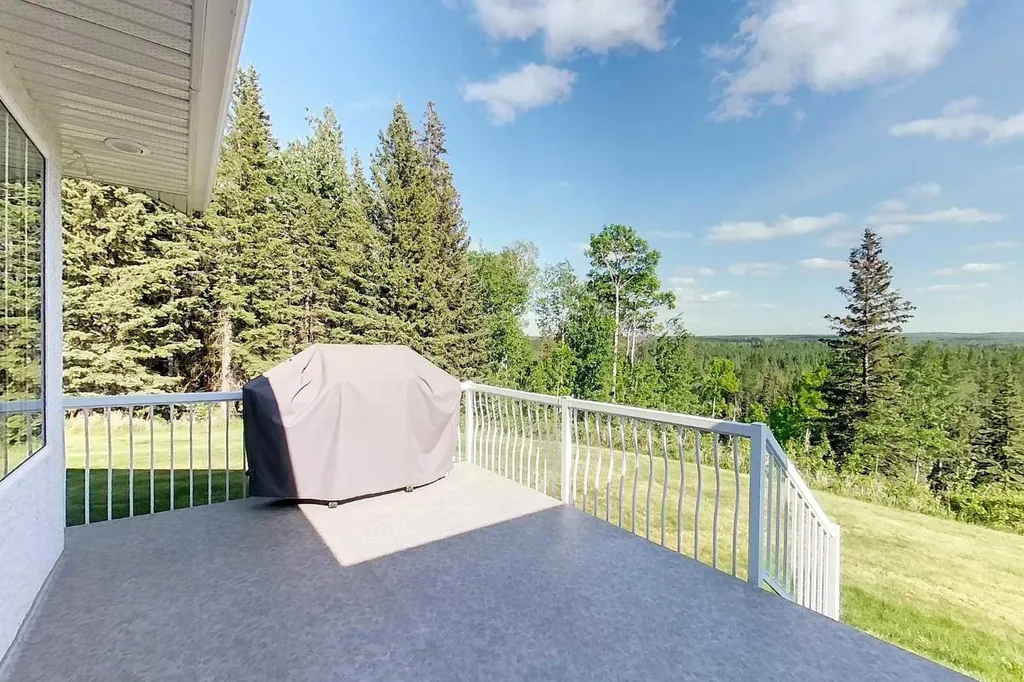 16203B Hwy 748 E Rural Yellowhead County AB T7E 3V6
