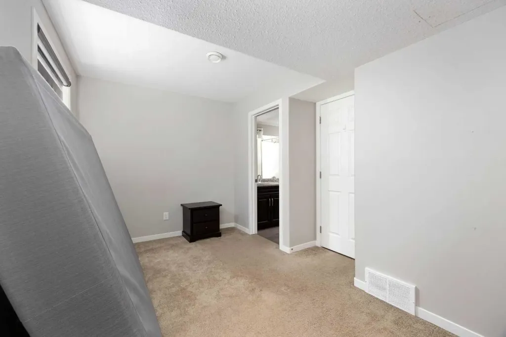 120 Warren Way Fort Mcmurray AB T9H 5J4