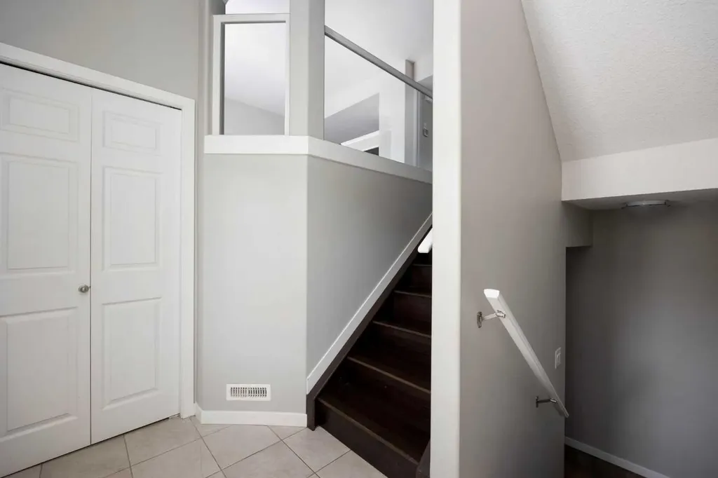 120 Warren Way Fort Mcmurray AB T9H 5J4