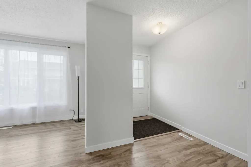 36 Falconer Terrace NE Calgary AB T3J 1W4