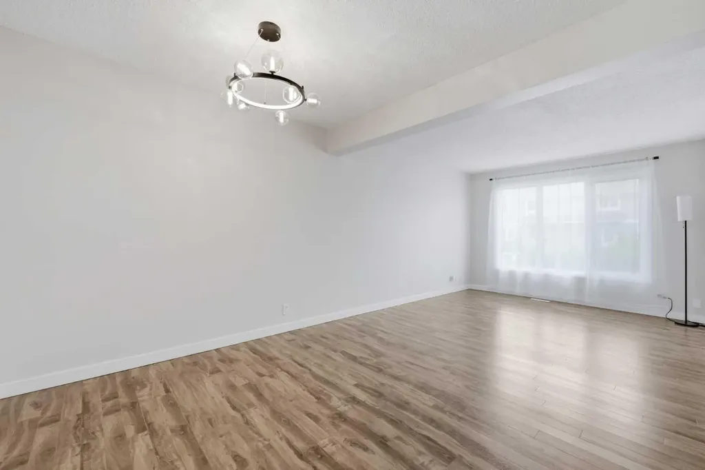 36 Falconer Terrace NE Calgary AB T3J 1W4