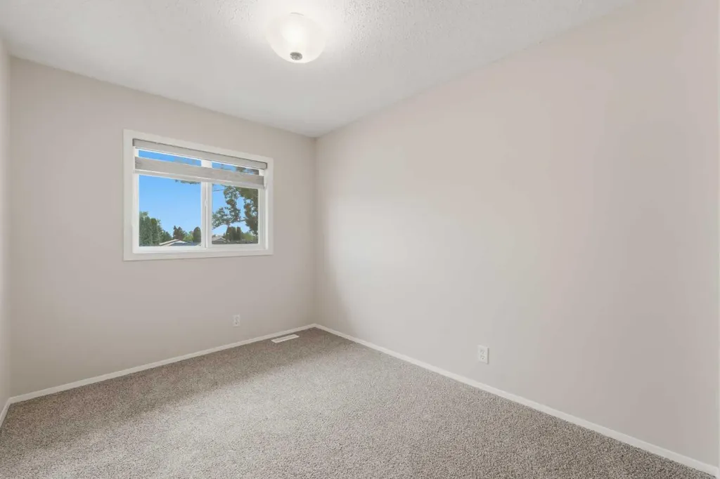 36 Falconer Terrace NE Calgary AB T3J 1W4