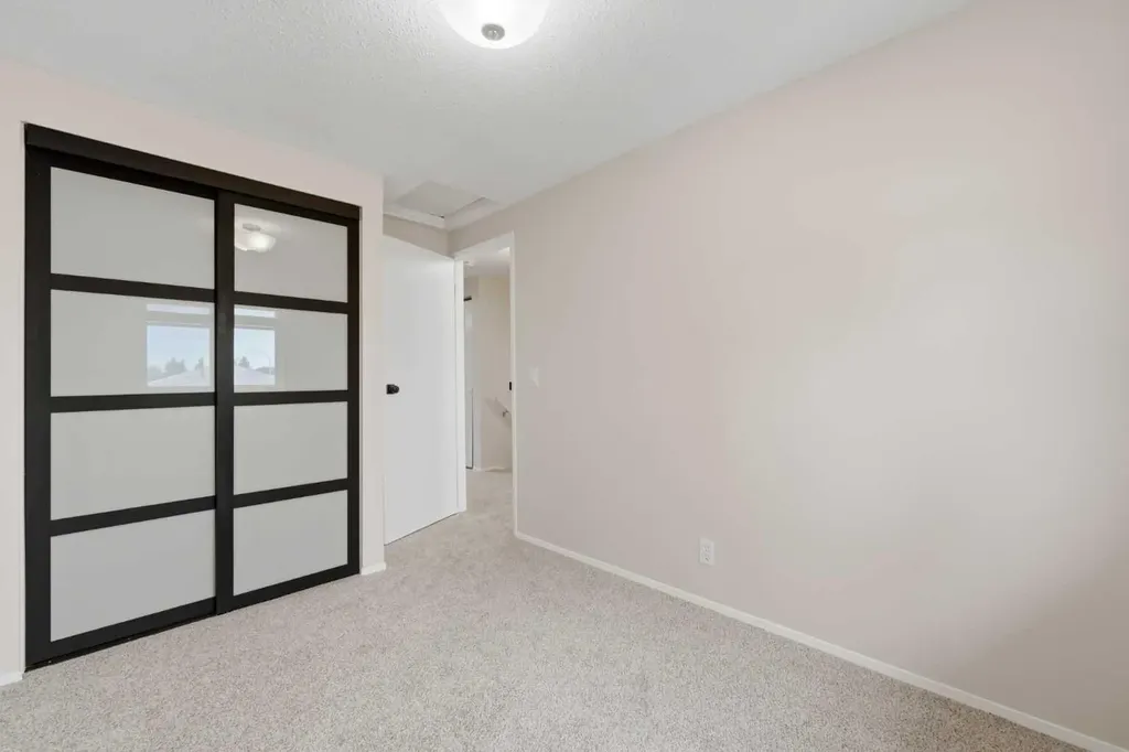 36 Falconer Terrace NE Calgary AB T3J 1W4