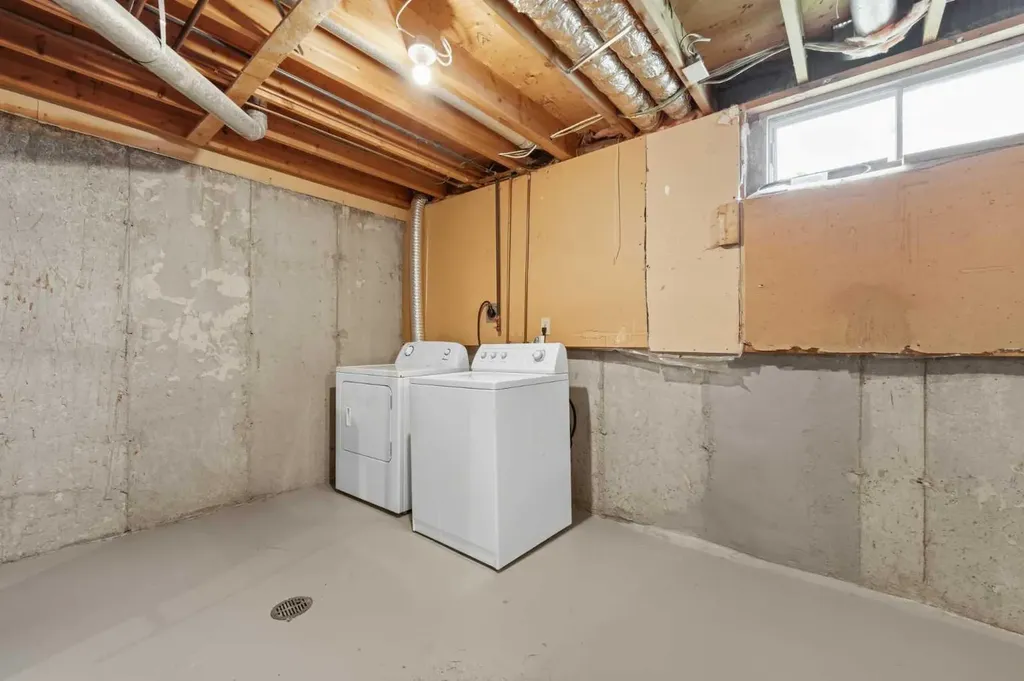 36 Falconer Terrace NE Calgary AB T3J 1W4