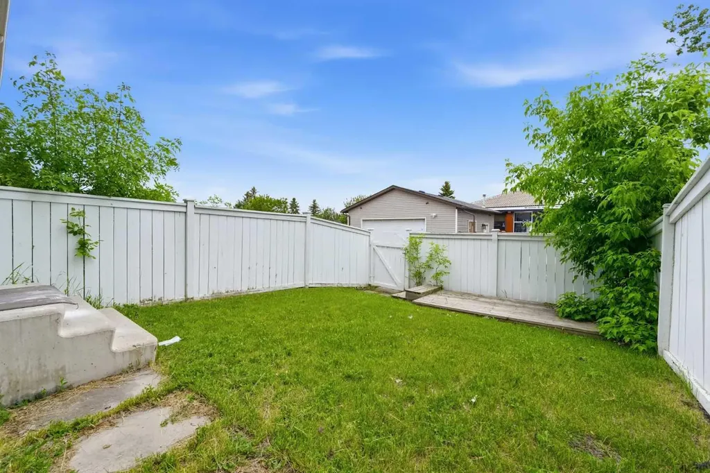36 Falconer Terrace NE Calgary AB T3J 1W4