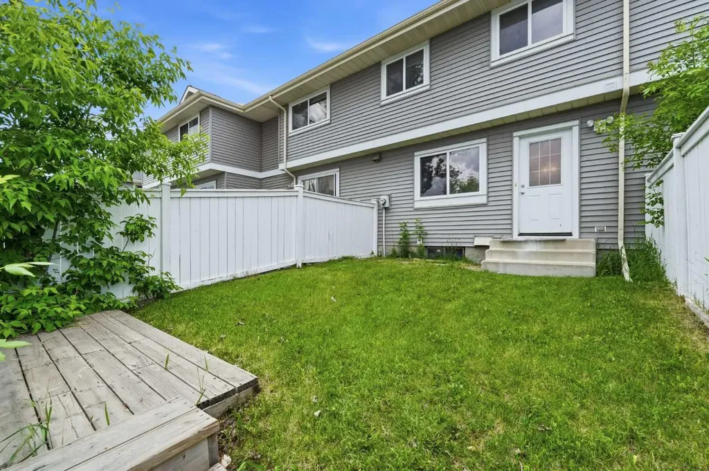 36 Falconer Terrace NE Calgary AB T3J 1W4