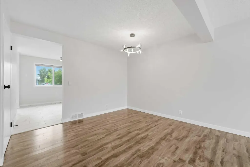 36 Falconer Terrace NE Calgary AB T3J 1W4