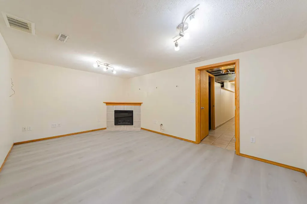 88 Country Hills Villas NW Calgary AB T3K 4S8