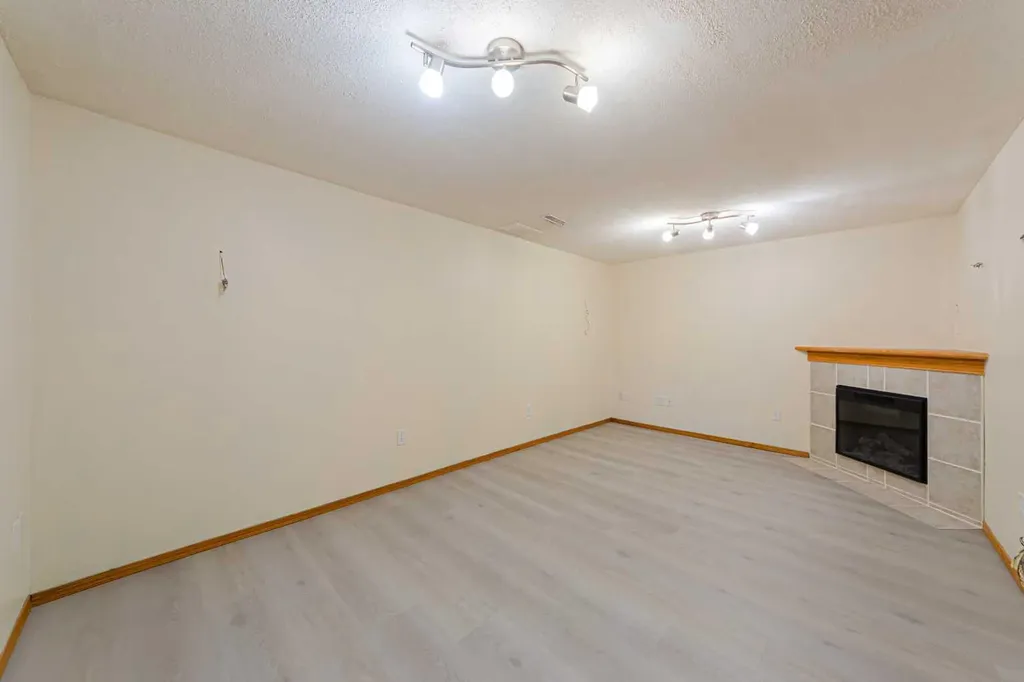 88 Country Hills Villas NW Calgary AB T3K 4S8