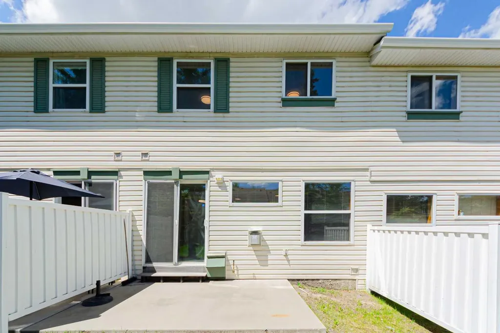 88 Country Hills Villas NW Calgary AB T3K 4S8