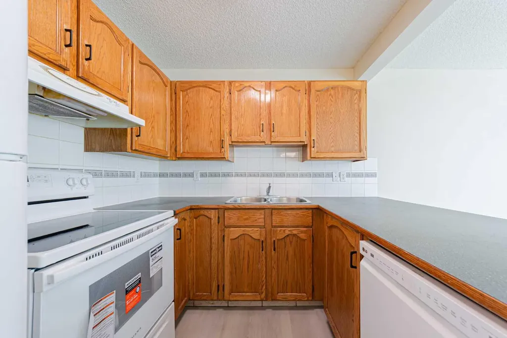 88 Country Hills Villas NW Calgary AB T3K 4S8