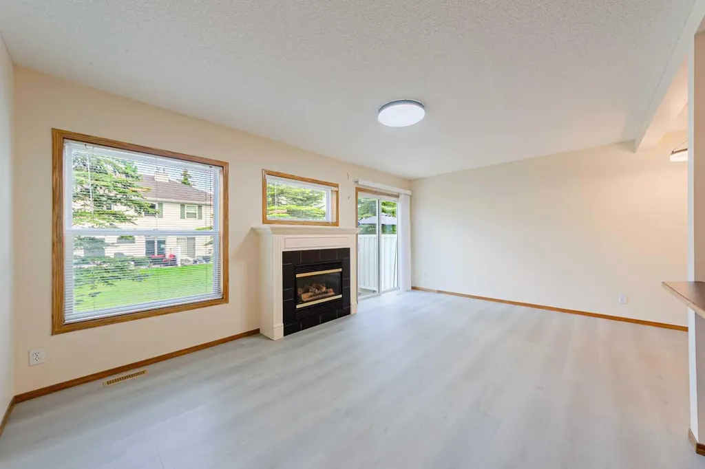 88 Country Hills Villas NW Calgary AB T3K 4S8