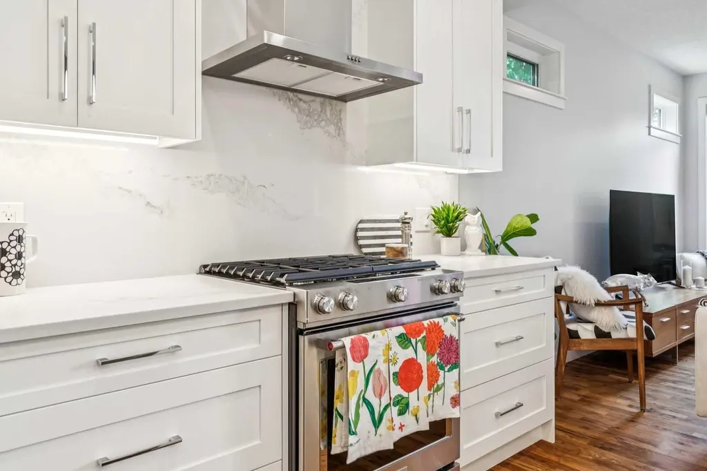509 19 Street NW Calgary AB T2N 2J4