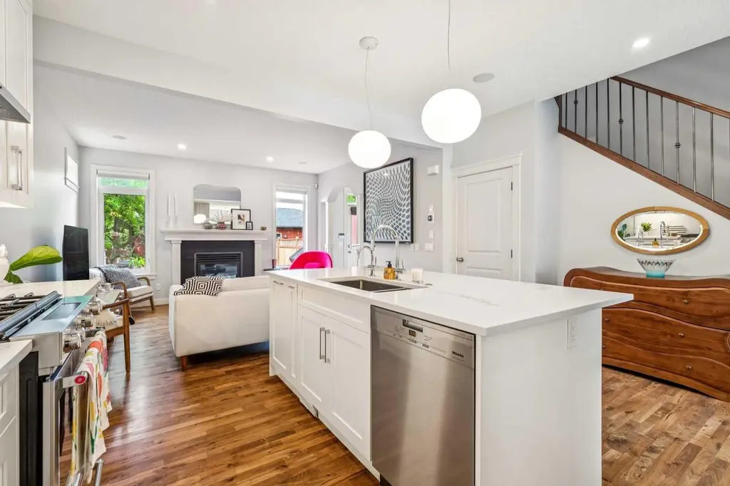 509 19 Street NW Calgary AB T2N 2J4