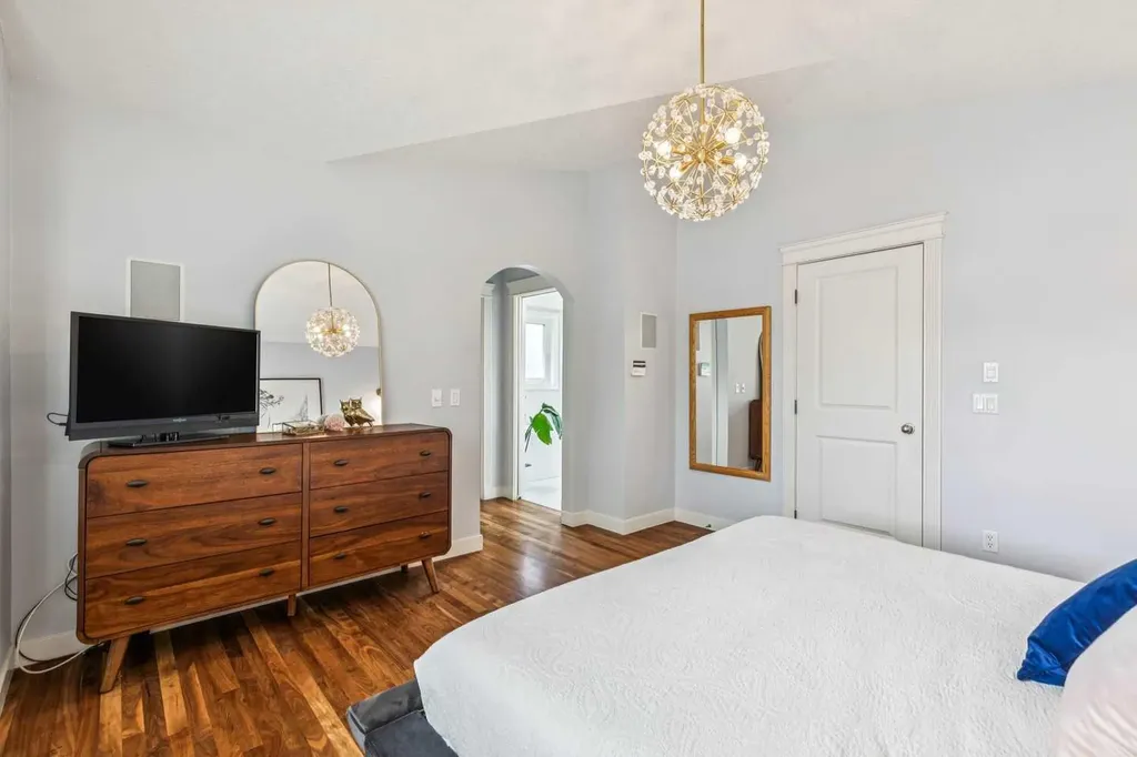 509 19 Street NW Calgary AB T2N 2J4