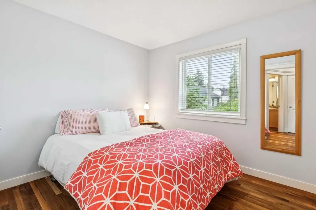 509 19 Street NW Calgary AB T2N 2J4