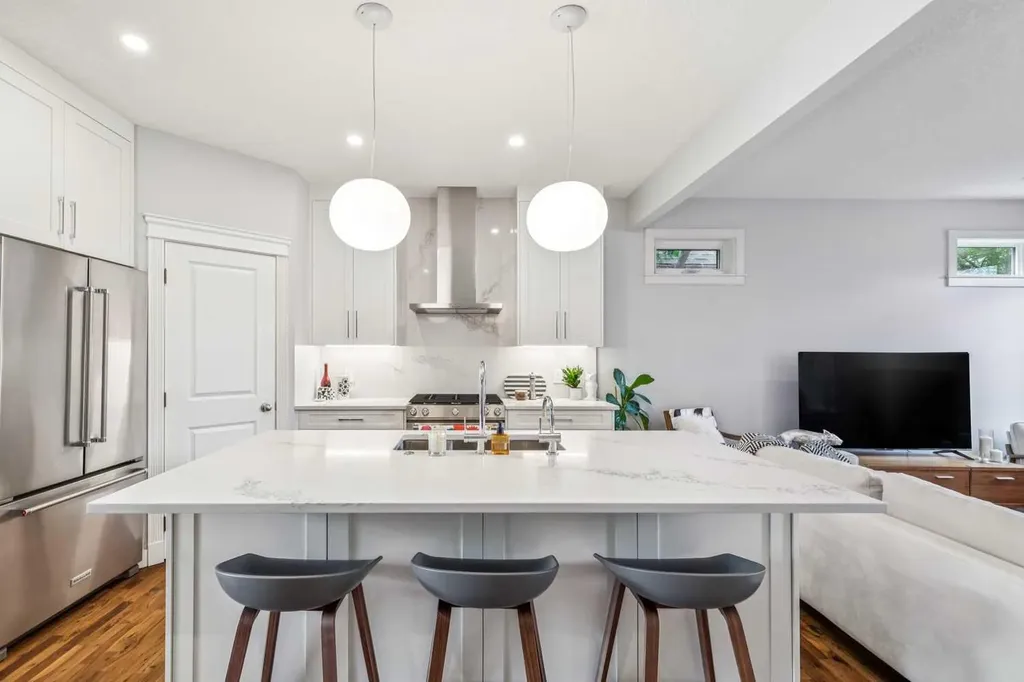 509 19 Street NW Calgary AB T2N 2J4