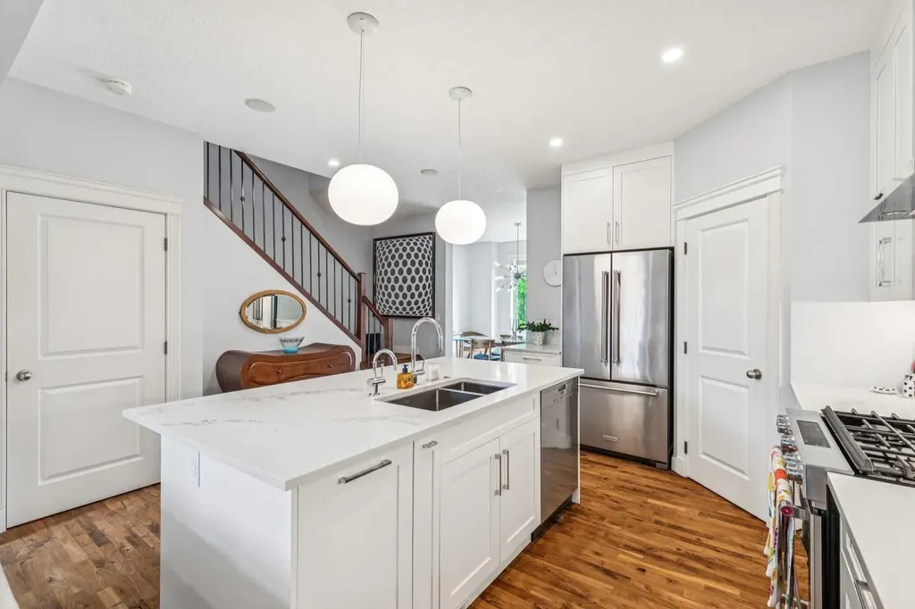 509 19 Street NW Calgary AB T2N 2J4
