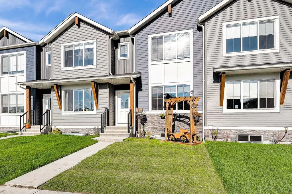 7 Emberside Park Cochrane AB T4C3H8