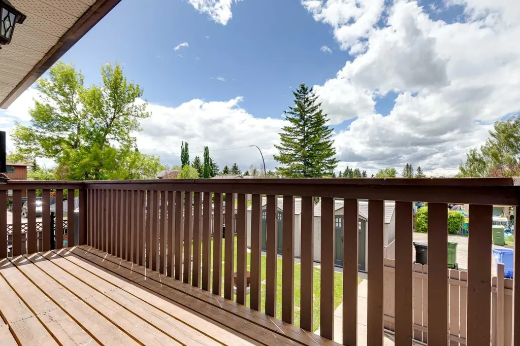 364 Silvergrove Place NW Calgary AB T3B 4T6