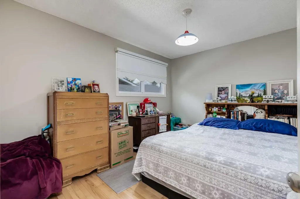 364 Silvergrove Place NW Calgary AB T3B 4T6