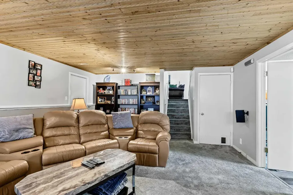 364 Silvergrove Place NW Calgary AB T3B 4T6