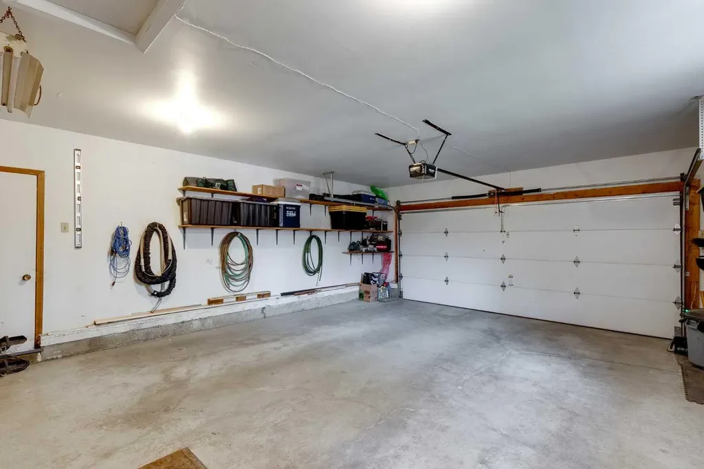 364 Silvergrove Place NW Calgary AB T3B 4T6