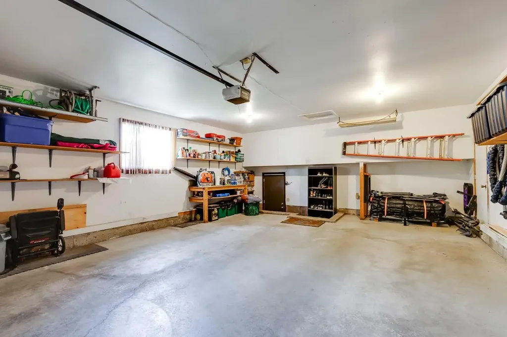 364 Silvergrove Place NW Calgary AB T3B 4T6