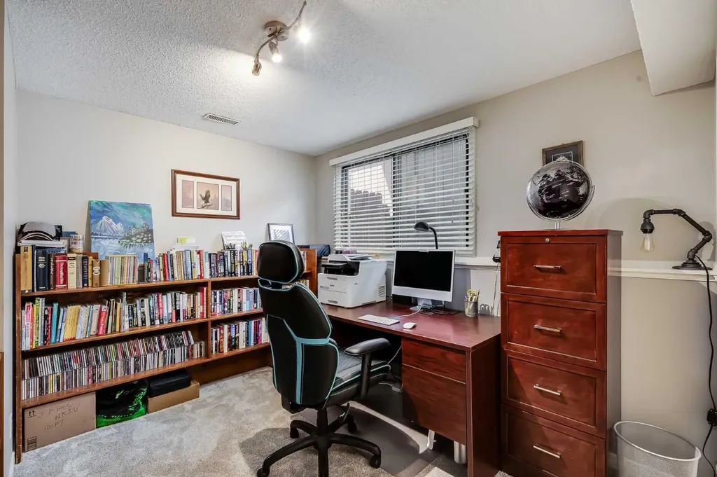 364 Silvergrove Place NW Calgary AB T3B 4T6
