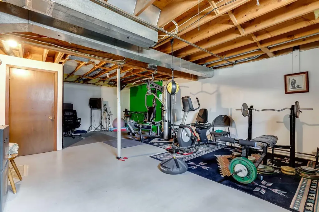 364 Silvergrove Place NW Calgary AB T3B 4T6