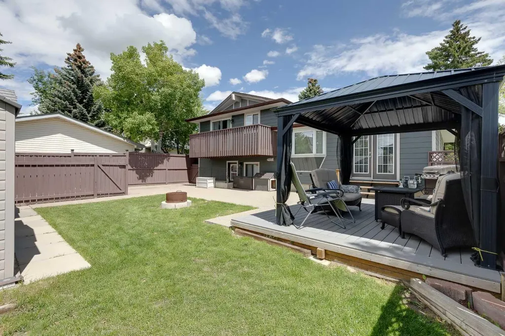 364 Silvergrove Place NW Calgary AB T3B 4T6