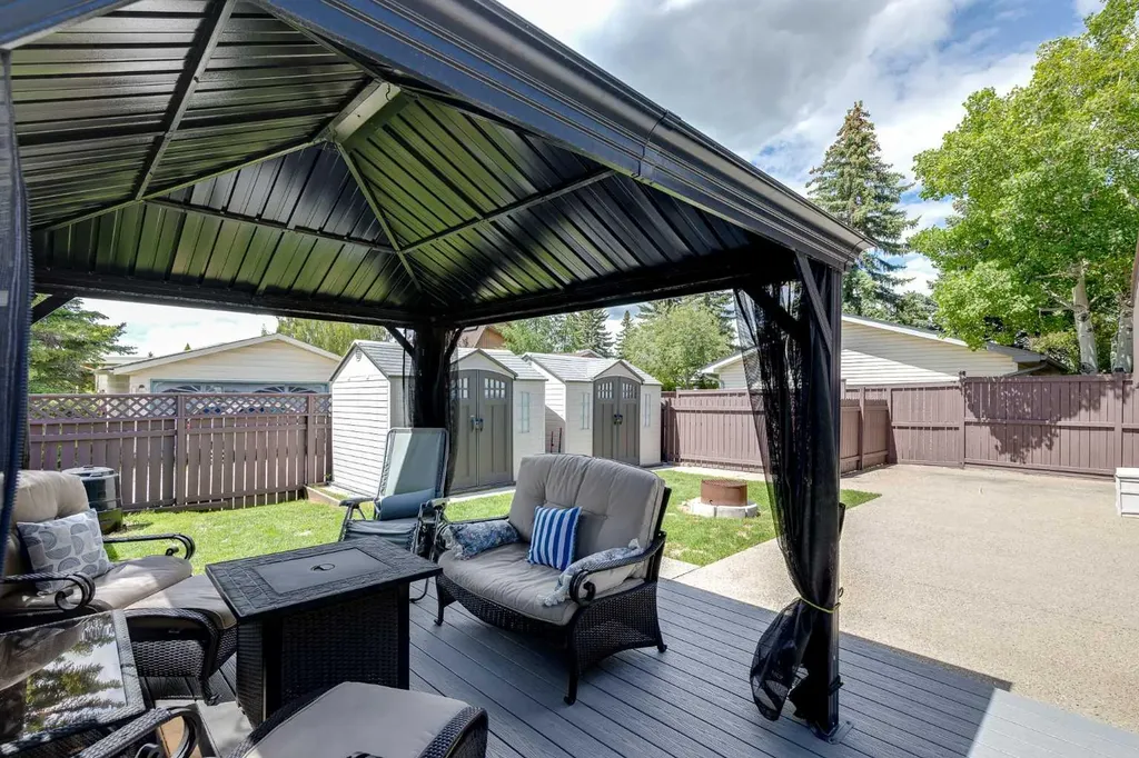 364 Silvergrove Place NW Calgary AB T3B 4T6