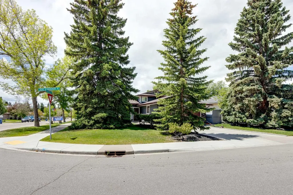 364 Silvergrove Place NW Calgary AB T3B 4T6
