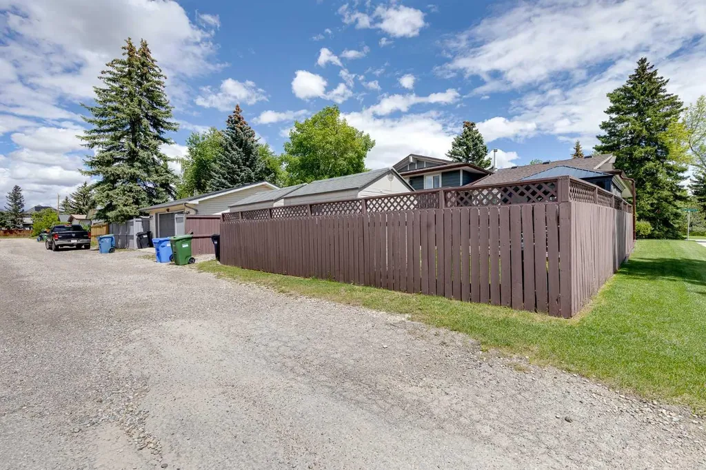 364 Silvergrove Place NW Calgary AB T3B 4T6